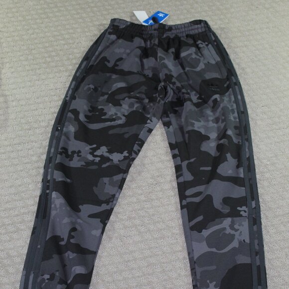 NEW in Bag Adidas Size Small Carbon Grey Camo Sweatpants - Picture 1 of 5